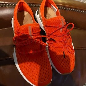 Worn 2x Sorel running size 8  orange/ coral color
